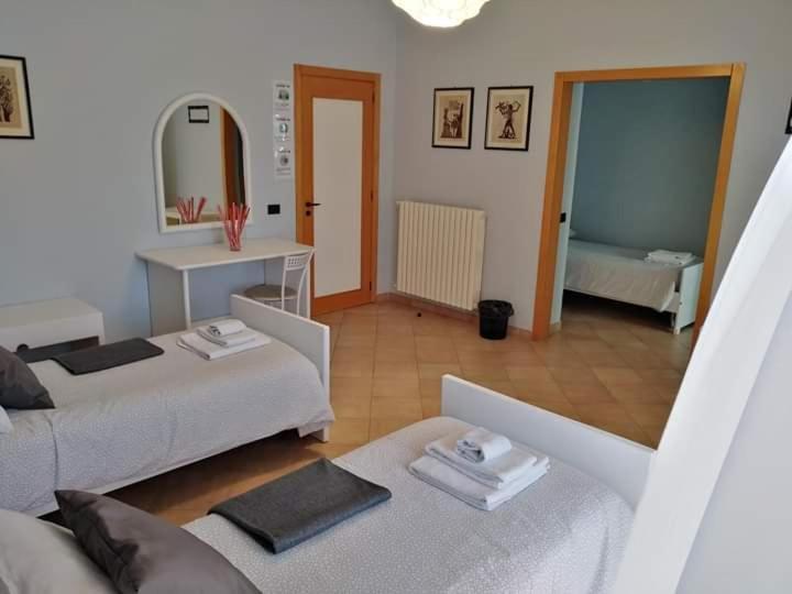 The Holiday House Hotel Santeramo in Colle Exterior foto