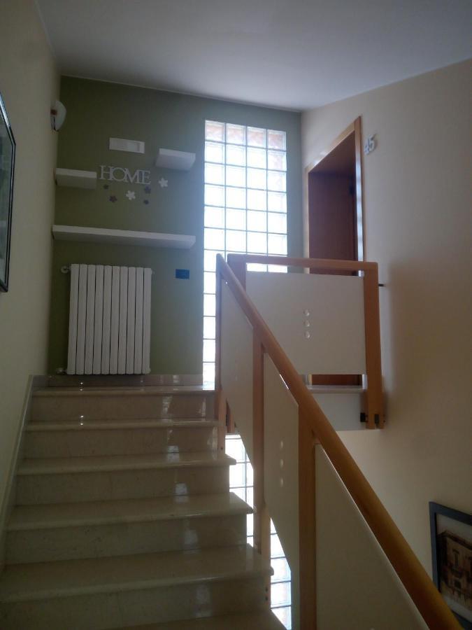 The Holiday House Hotel Santeramo in Colle Exterior foto
