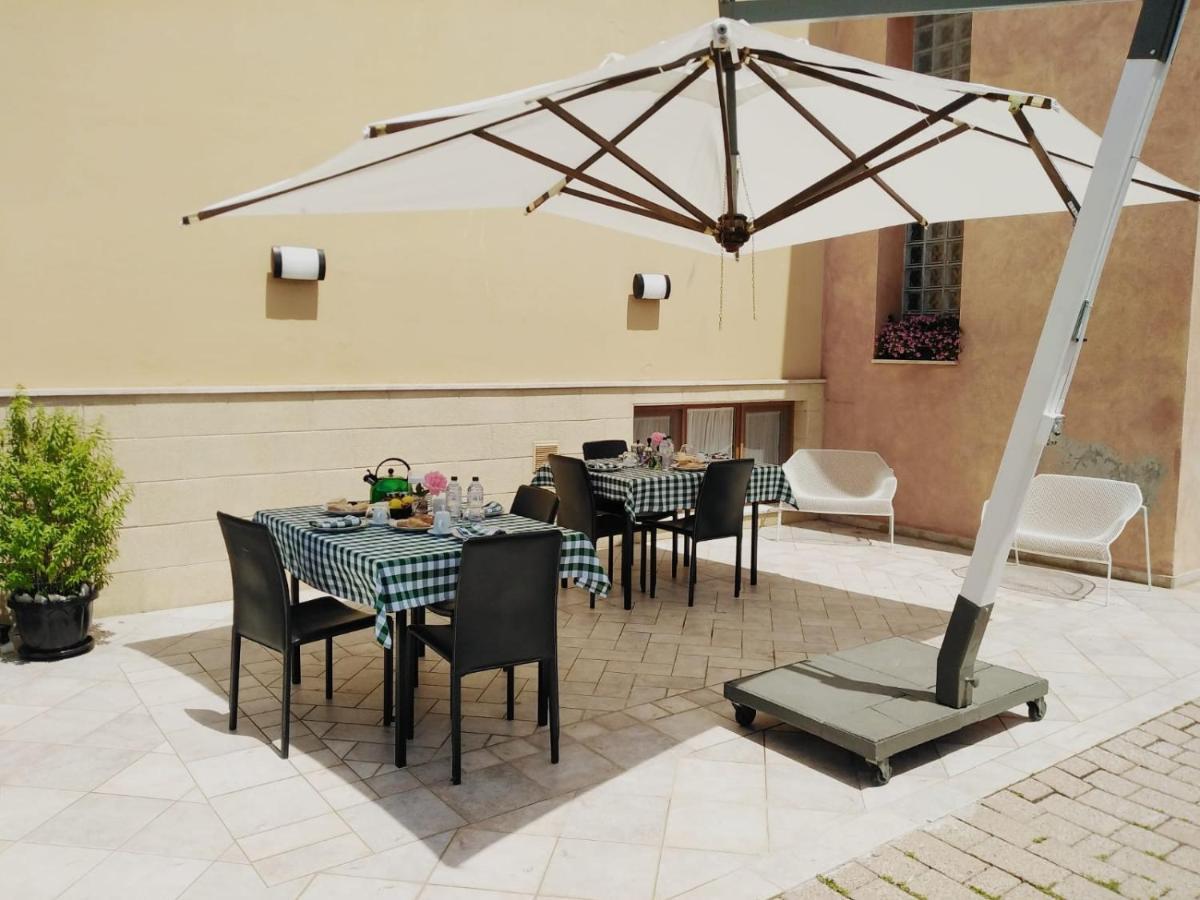 The Holiday House Hotel Santeramo in Colle Exterior foto